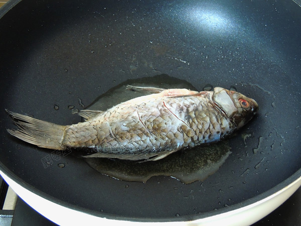冬瓜鯽魚湯的做法-家常味煮菜譜-易網健康養(yǎng)生網 冬瓜鯽魚湯的做法-家常味煮菜譜