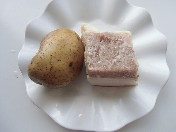 土豆燜咸肉的做法-家常味燜菜譜-易網<a href=http://www.fnaogov.cn/ target=_blank class=infotextkey>健康養生</a>網 土豆燜咸肉的做法-家常味燜菜譜