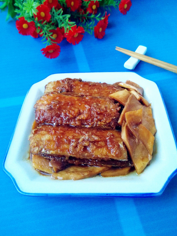 杏鮑菇燒帶魚的做法-咸鮮味燒菜譜-易網健康養生網 杏鮑菇燒帶魚的做法-咸鮮味燒菜譜