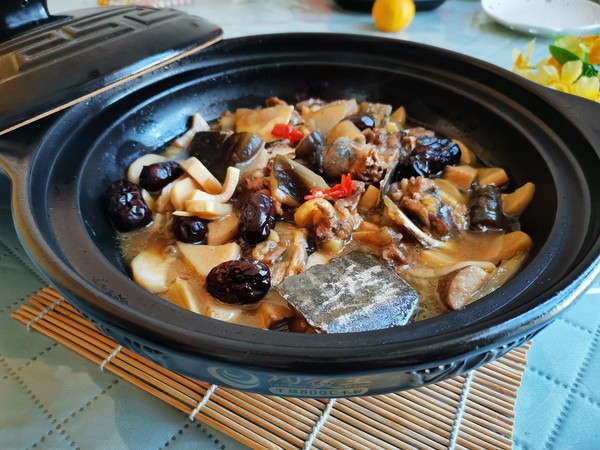 雞腿菇燉甲魚煲的做法-咸鮮味燉菜譜-易網健康養(yǎng)生網 雞腿菇燉甲魚煲的做法-咸鮮味燉菜譜