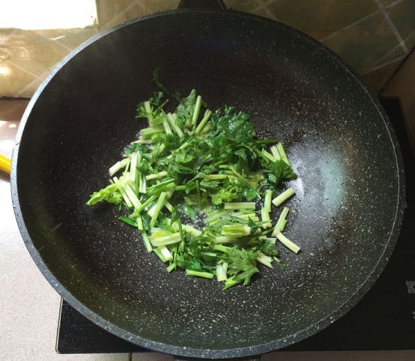 芹菜炒黑木耳的做法-家常味炒菜譜-易網健康養生網 芹菜炒黑木耳的做法-家常味炒菜譜