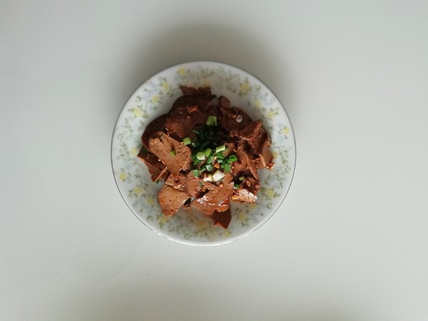 蔥花涼拌豬肝的做法-家常味拌菜譜-易網(wǎng)健康養(yǎng)生網(wǎng) 蔥花涼拌豬肝的做法-家常味拌菜譜