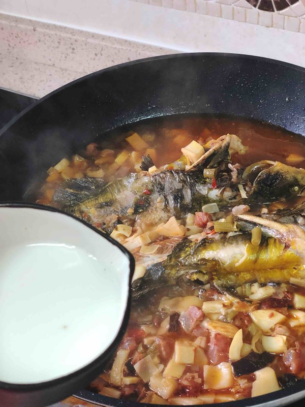 酸豆角筍丁臘肉燒昂刺魚的做法-咸鮮味燒菜譜