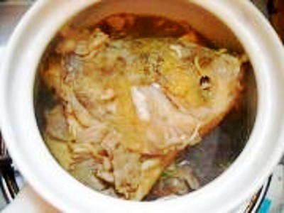 砂鍋魚頭煲的做法-咸鮮味煮菜譜-易網(wǎng)健康養(yǎng)生網(wǎng) 砂鍋魚頭煲的做法-咸鮮味煮菜譜