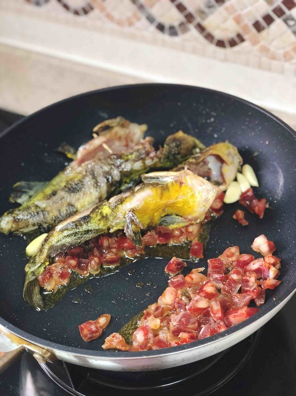 酸豆角筍丁臘肉燒昂刺魚的做法-咸鮮味燒菜譜