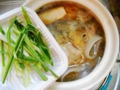 砂鍋魚頭煲的做法-咸鮮味煮菜譜-易網(wǎng)健康養(yǎng)生網(wǎng) 砂鍋魚頭煲的做法-咸鮮味煮菜譜