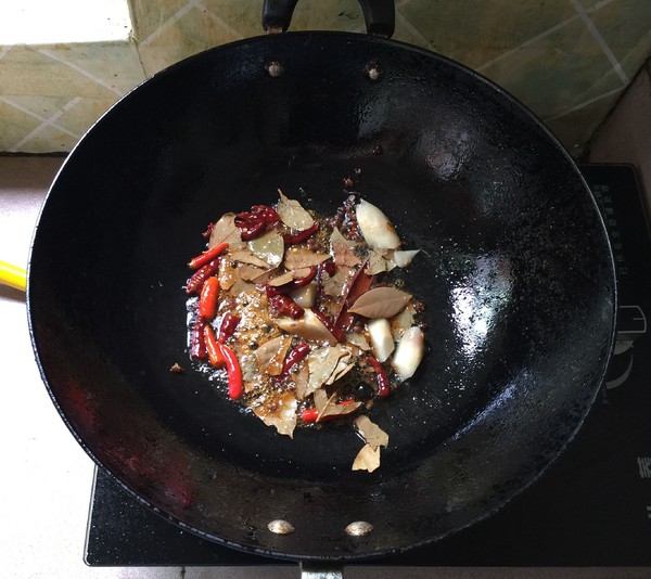 香鹵豬耳的做法-醬香味鹵菜譜-易網(wǎng)健康養(yǎng)生網(wǎng) 香鹵豬耳的做法-醬香味鹵菜譜