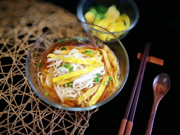 陽春面的做法-咸鮮味煮菜譜-易網健康養生網 陽春面的做法-咸鮮味煮菜譜