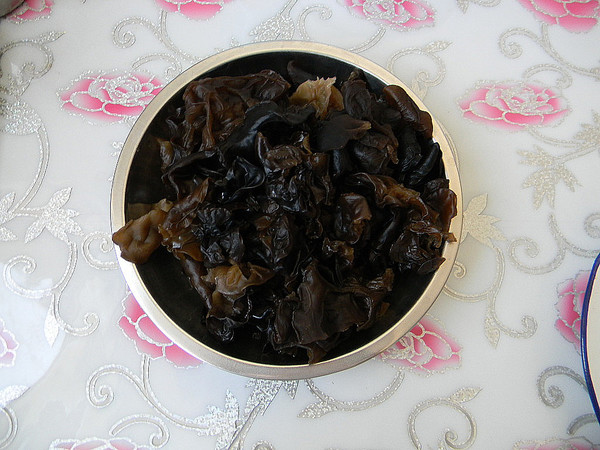 涼拌黑木耳的做法-其它口味拌菜譜-易網(wǎng)<a href=http://www.fnaogov.cn/ target=_blank class=infotextkey>健康養(yǎng)生</a>網(wǎng) 涼拌黑木耳的做法-其它口味拌菜譜