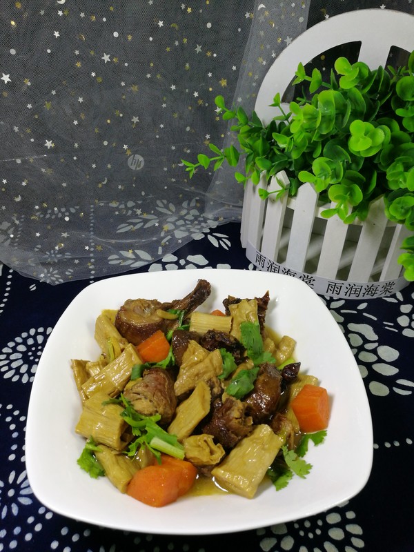 醬鴨燉筍干的做法-家常味燉菜譜