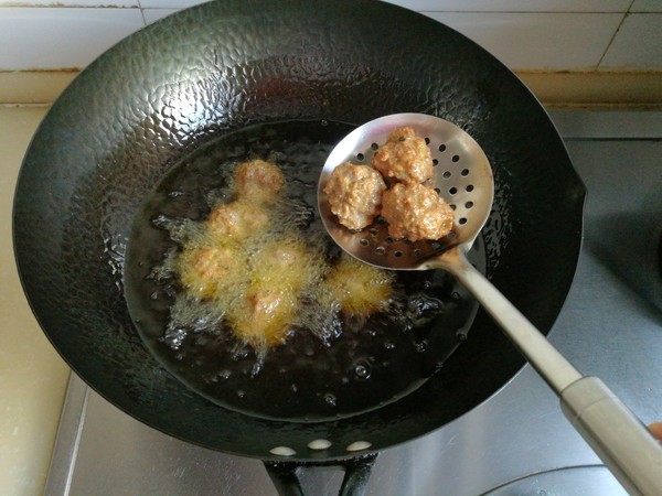 熘丸子的做法-家常味熘菜譜-易網(wǎng)健康養(yǎng)生網(wǎng) 熘丸子的做法-家常味熘菜譜