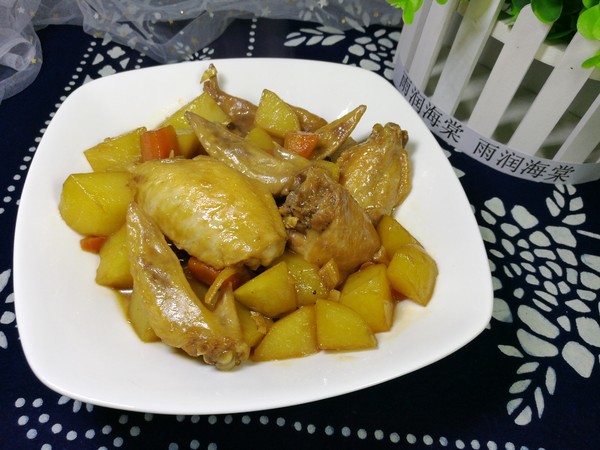 雞翅燉土豆的做法-家常味燉菜譜