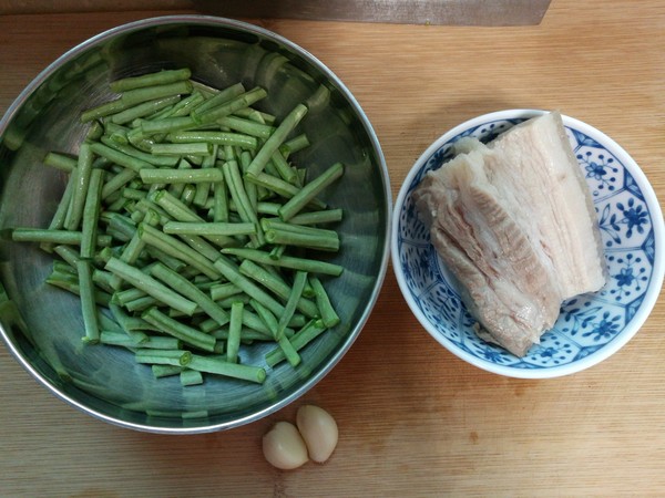 回鍋肉炒長(zhǎng)豆角的做法-家常味炒菜譜
