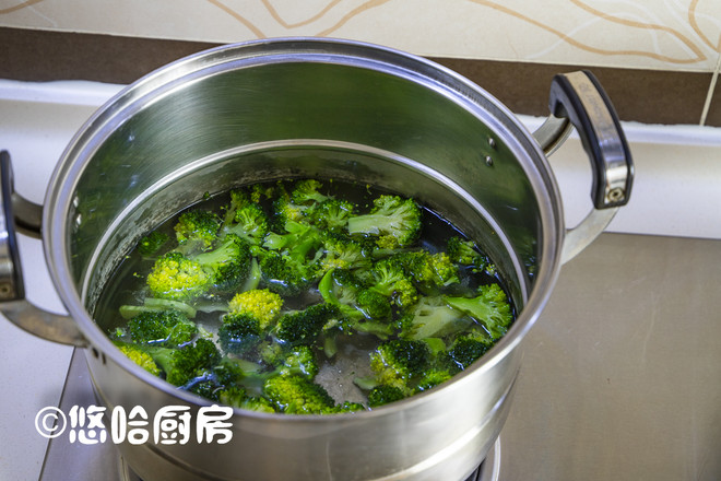 干貝炒西藍花的做法-家常味炒菜譜