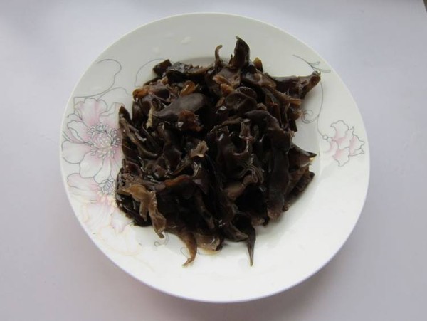 黑木耳炒大白菜梗的做法-家常味炒菜譜