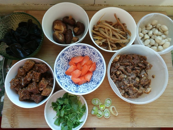 烤麩燴菜的做法-家常味燴菜譜-易網<a href=http://www.fnaogov.cn/ target=_blank class=infotextkey>健康養生</a>網 烤麩燴菜的做法-家常味燴菜譜