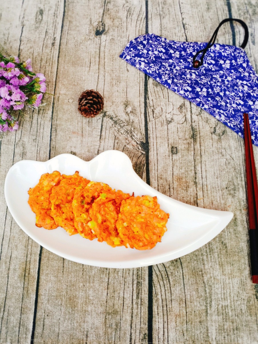 胡蘿卜雞蛋餅的做法-咸鮮味煎菜譜