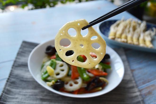 荷塘小炒的做法-咸鮮味炒菜譜-易網(wǎng)健康養(yǎng)生網(wǎng) 荷塘小炒的做法-咸鮮味炒菜譜