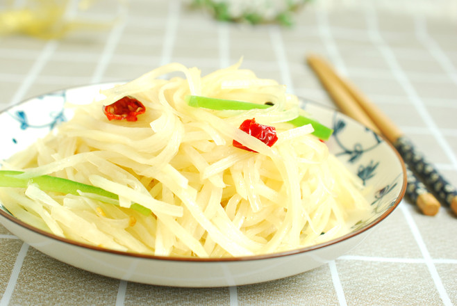 酸辣土豆絲的做法-家常味炒菜譜-易網(wǎng)健康養(yǎng)生網(wǎng) 酸辣土豆絲的做法-家常味炒菜譜