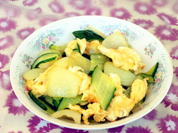 黃瓜洋蔥炒雞蛋的做法-咸鮮味炒菜譜