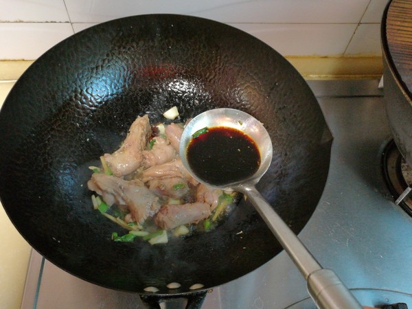 雞脖子燉土豆的做法-家常味燉菜譜-易網(wǎng)健康養(yǎng)生網(wǎng) 雞脖子燉土豆的做法-家常味燉菜譜