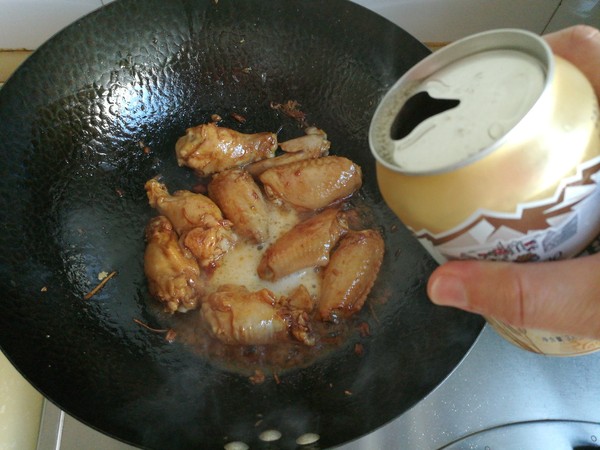 啤酒燉雞翅的做法-家常味燉菜譜-易網健康養生網 啤酒燉雞翅的做法-家常味燉菜譜