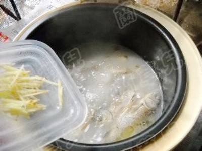 蘿卜絲燉野鯽魚(yú)的做法-家常味燉菜譜