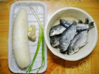 蘿卜絲燉野鯽魚(yú)的做法-家常味燉菜譜