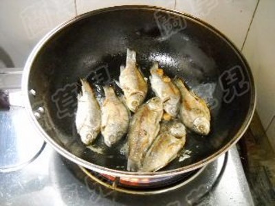 蘿卜絲燉野鯽魚(yú)的做法-家常味燉菜譜