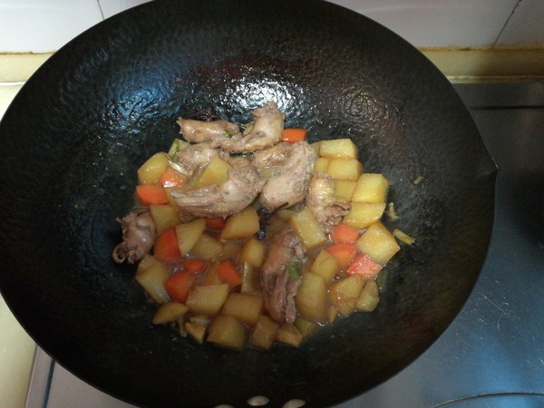 雞脖子燉土豆的做法-家常味燉菜譜-易網(wǎng)健康養(yǎng)生網(wǎng) 雞脖子燉土豆的做法-家常味燉菜譜