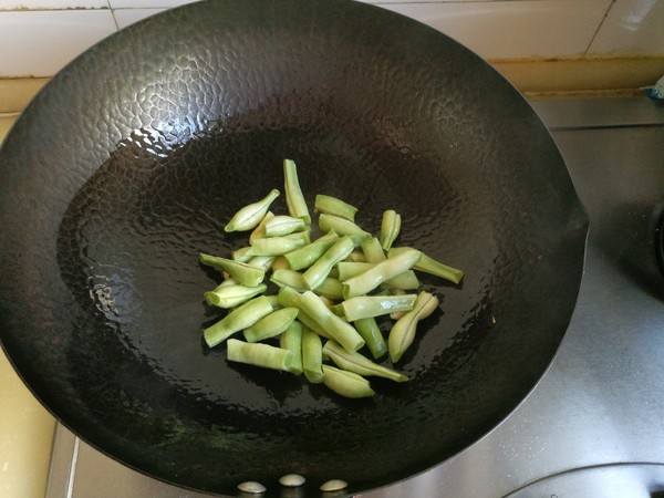 土豆豆角燉雞翅的做法-家常味燉菜譜-易網(wǎng)健康養(yǎng)生網(wǎng) 土豆豆角燉雞翅的做法-家常味燉菜譜