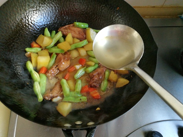 土豆豆角燉雞翅的做法-家常味燉菜譜-易網(wǎng)健康養(yǎng)生網(wǎng) 土豆豆角燉雞翅的做法-家常味燉菜譜