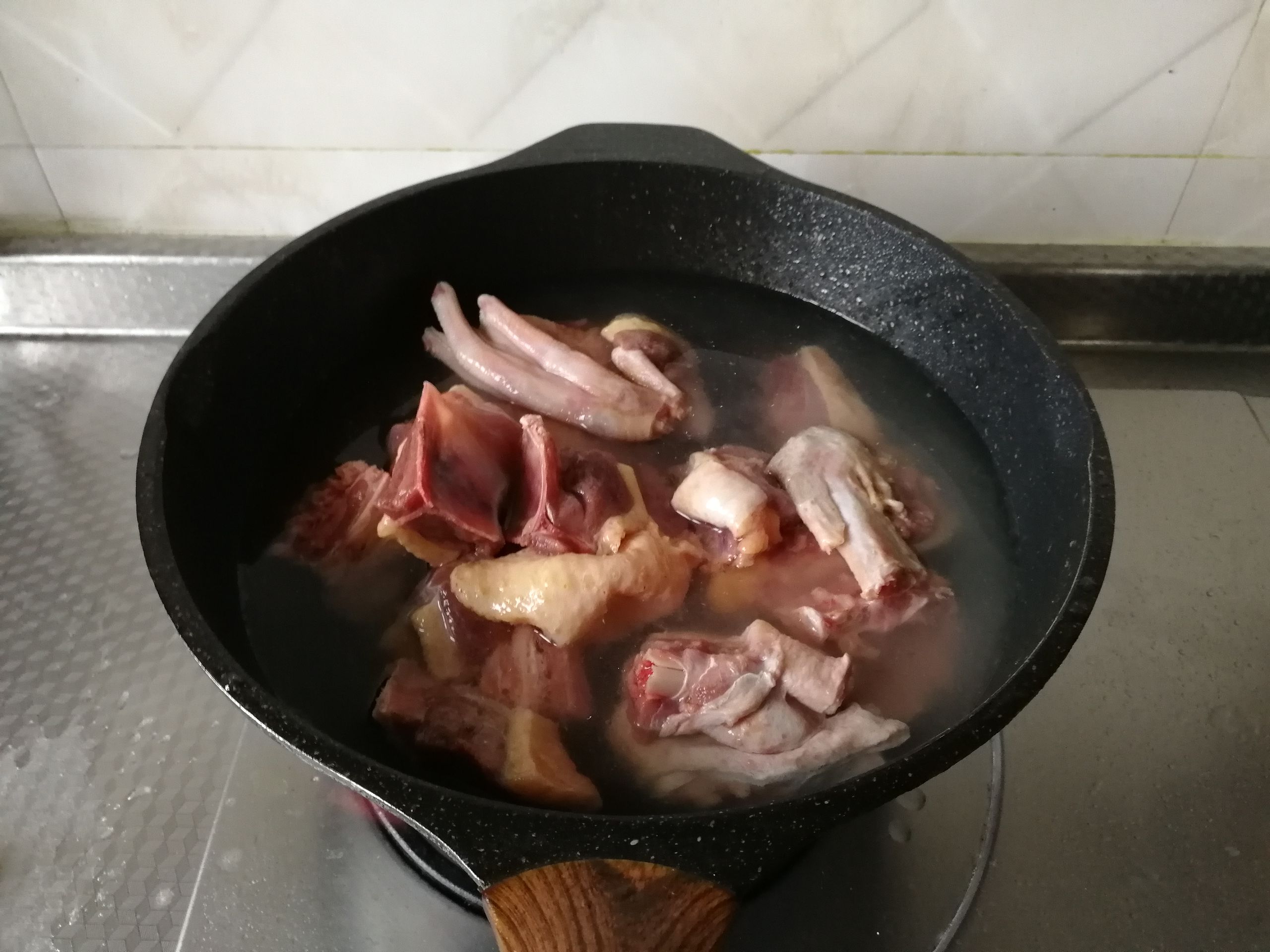 紅燒鵝肉的做法-咸鮮味煮菜譜-易網(wǎng)<a href=http://www.fnaogov.cn/ target=_blank class=infotextkey>健康養(yǎng)生</a>網(wǎng) 紅燒鵝肉的做法-咸鮮味煮菜譜