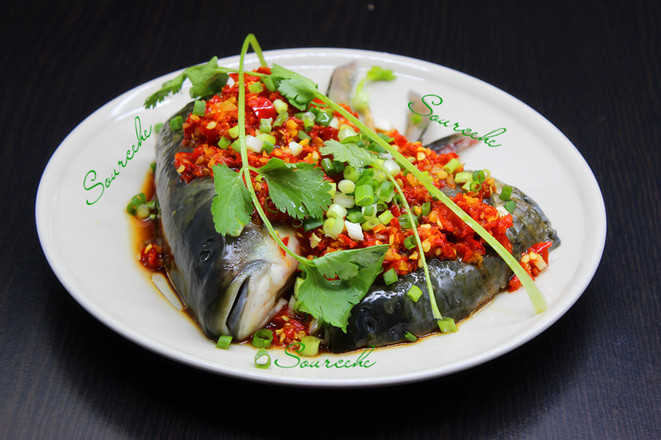 剁椒蒸魚頭的做法-香辣味蒸菜譜-易網健康養生網 剁椒蒸魚頭的做法-香辣味蒸菜譜