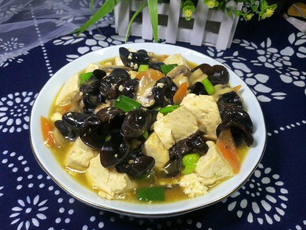 木耳口蘑熘豆腐的做法-家常味熘菜譜