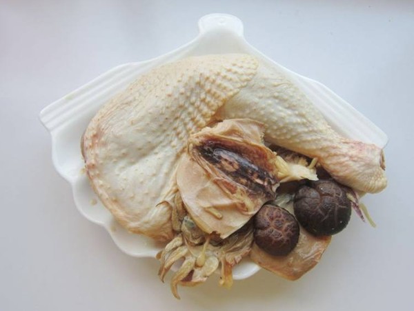 墨魚(yú)干燒雞的做法-家常味燒菜譜-易網(wǎng)<a href=http://www.fnaogov.cn/ target=_blank class=infotextkey>健康養(yǎng)生</a>網(wǎng) 墨魚(yú)干燒雞的做法-家常味燒菜譜