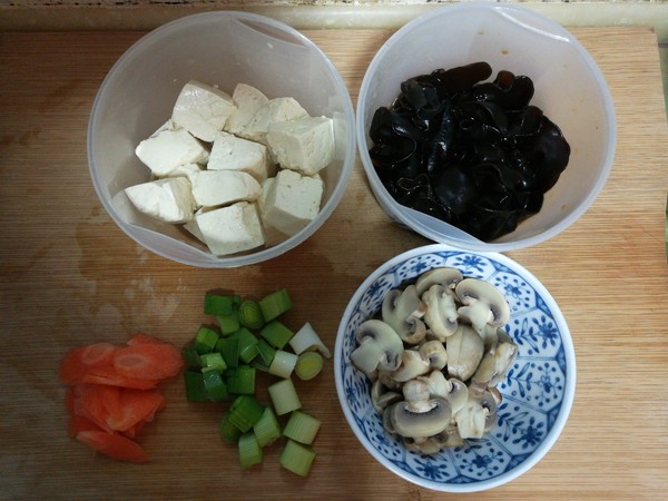 木耳口蘑熘豆腐的做法-家常味熘菜譜