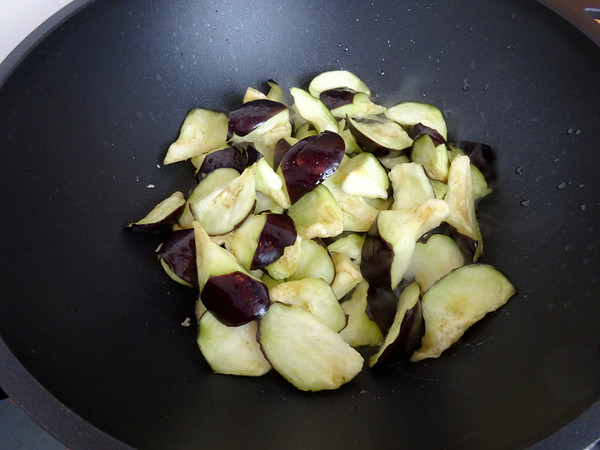 辣椒炒茄子的做法-咸鮮味炒菜譜