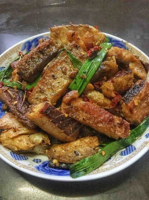紅燒鱤魚(yú)的做法-香辣味燒菜譜