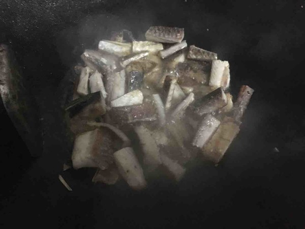 紅燒鱤魚(yú)的做法-香辣味燒菜譜