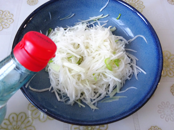 酸甜蘿卜絲的做法-酸甜味拌菜譜-易網健康養生網 酸甜蘿卜絲的做法-酸甜味拌菜譜