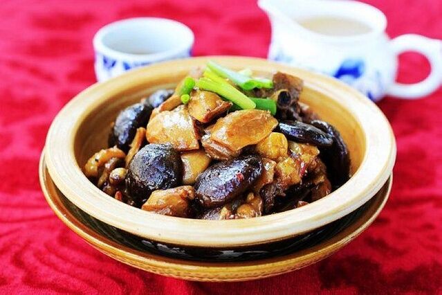 墨魚(yú)干燒雞的做法-家常味燒菜譜-易網(wǎng)健康養(yǎng)生網(wǎng) 墨魚(yú)干燒雞的做法-家常味燒菜譜