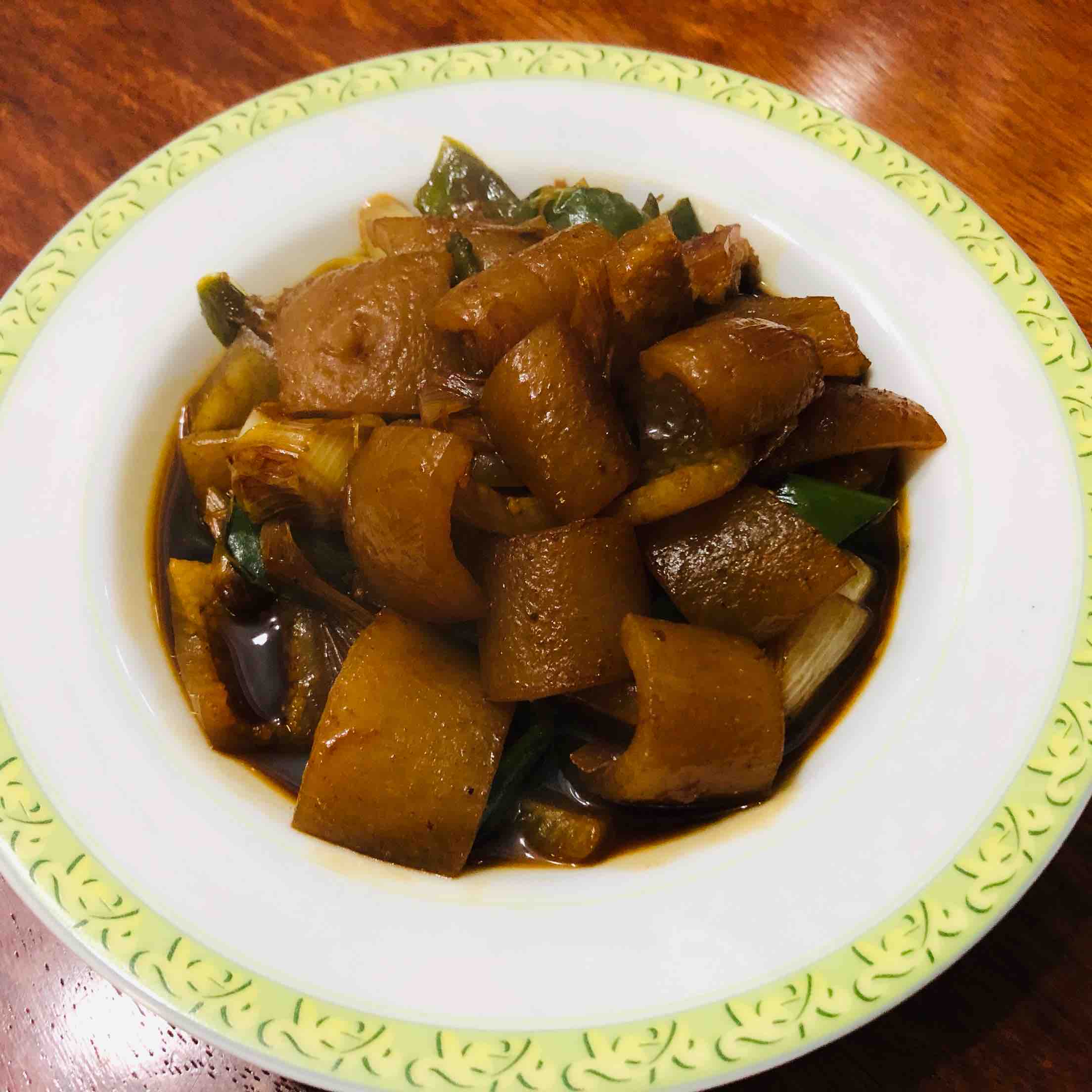 尖椒大蒜爆炒豬皮的做法-家常味炒菜譜-易網健康養生網 尖椒大蒜爆炒豬皮的做法-家常味炒菜譜