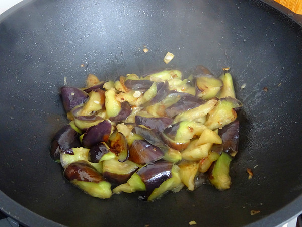 辣椒炒茄子的做法-咸鮮味炒菜譜