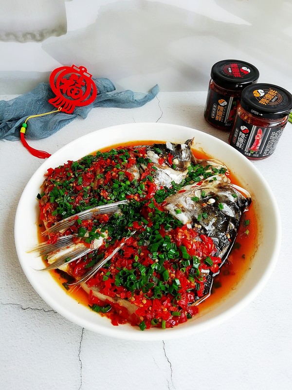 鴻運當頭 剁椒魚頭的做法-香辣味蒸菜譜-易網健康養生網 鴻運當頭 剁椒魚頭的做法-香辣味蒸菜譜