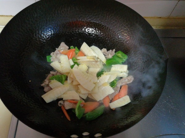 冬筍炒肉的做法-家常味炒菜譜