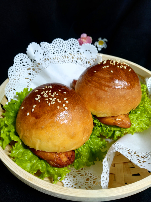 照燒雞肉漢堡的做法-其它口味烤菜譜-易網(wǎng)健康養(yǎng)生網(wǎng) 照燒雞肉漢堡的做法-其它口味烤菜譜