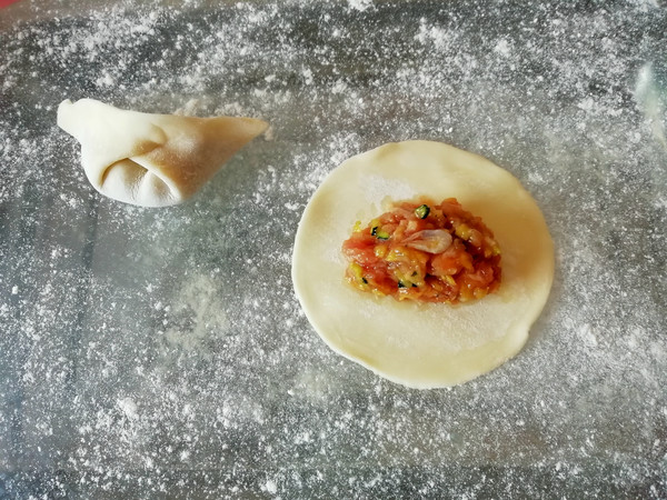 金針南瓜豬肉餡餃子的做法-家常味煮菜譜