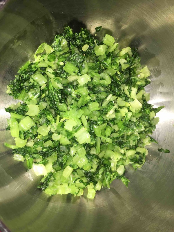 蒸芹菜肉大包子的做法-家常味蒸菜譜-易網<a href=http://www.fnaogov.cn/ target=_blank class=infotextkey>健康養生</a>網 蒸芹菜肉大包子的做法-家常味蒸菜譜
