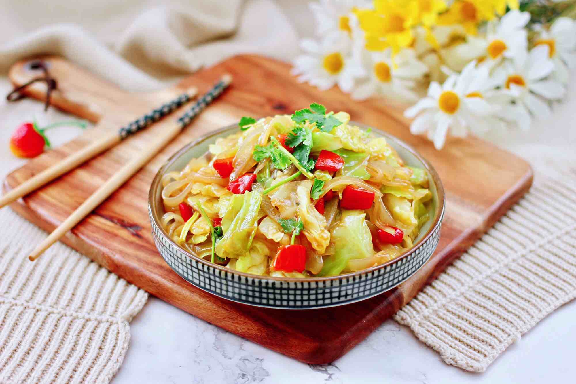 蒜香手撕包菜粉條的做法-家常味炒菜譜
